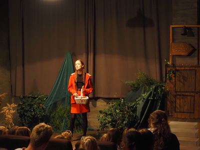 Teatrzyk "Urodziny Czerwonego Kapturka" w wykonaniu sekcji Teatralnej