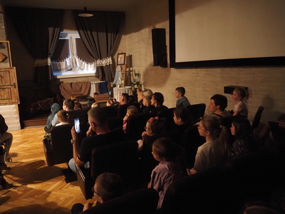 Teatrzyk "Urodziny Czerwonego Kapturka" w wykonaniu sekcji Teatralnej