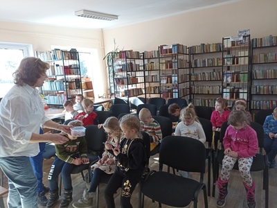 Zdjęcie przedstawia uczestników spotkania.