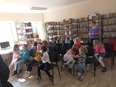 Zdjęcie przedstawia uczestników spotkania.