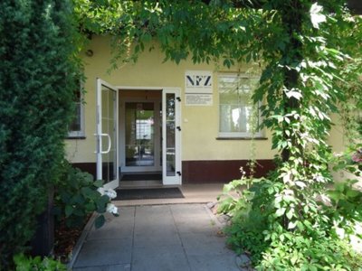 WEJŚCIE DO BUDYNKU CENTRUM OD ULICY CHOPINA