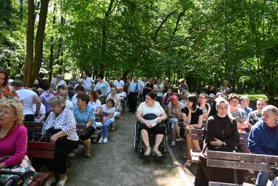 Uczestnicy wydarzenia na mszy Świętej
