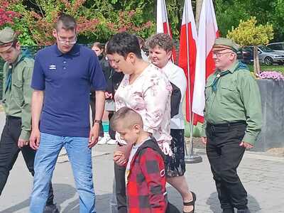 Powrót Delegacji mieszkańców z pod Pomnika.