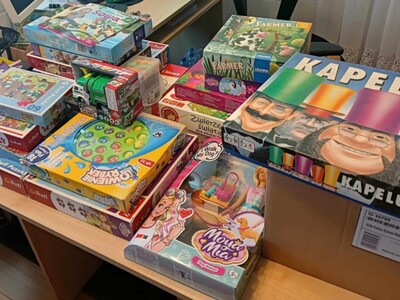 Zestaw części zebranych darów - gry i puzzle
