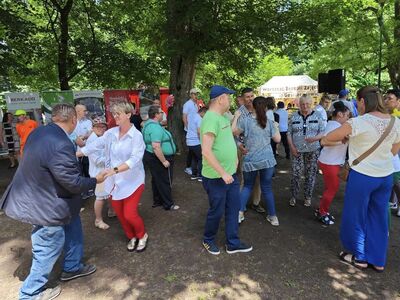Tańce przy muzyce biesiadnej