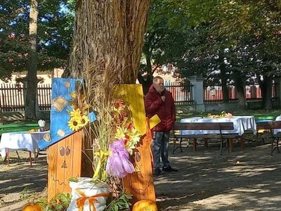 Dekoracja na Święto pieczonego ziemniaka.