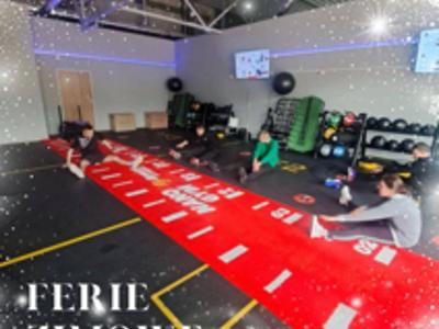 Trening grupy nastolatków z DPS w Gościeradowie w Nano Gym Gościeradów.