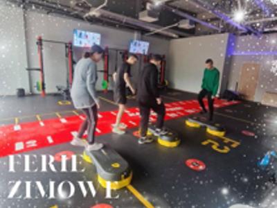 Trening grupy nastolatków z DPS w Gościeradowie w Nano Gym Gościeradów.