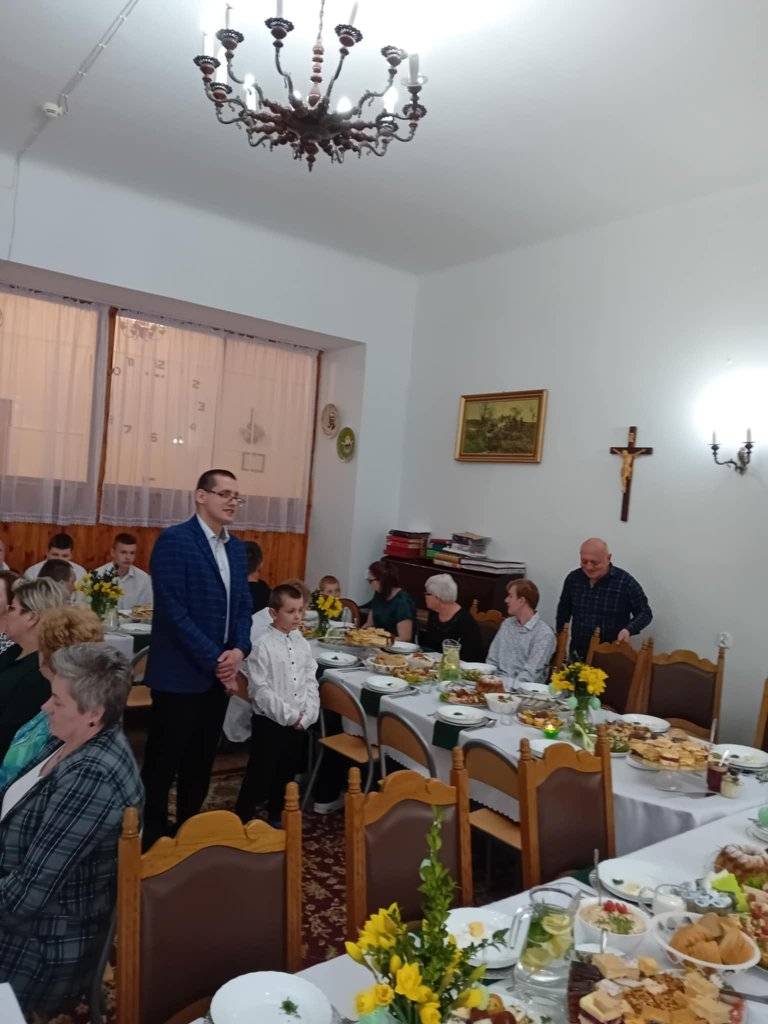 Mateusz i Oskar przedstawiaja montaż sowno-muzyczny