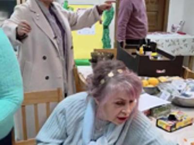 Wspólne przygotowywanie zdrowych sałatek