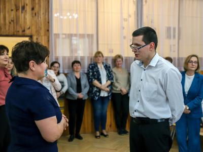 Mateusz, w imieniu całej społeczności Domu Pomocy Społecznej w Gościeradowie, z serca dziękuje Pani Dyrektor za wszystko, co zrobiła dla mieszkańców i pracowników Domu.