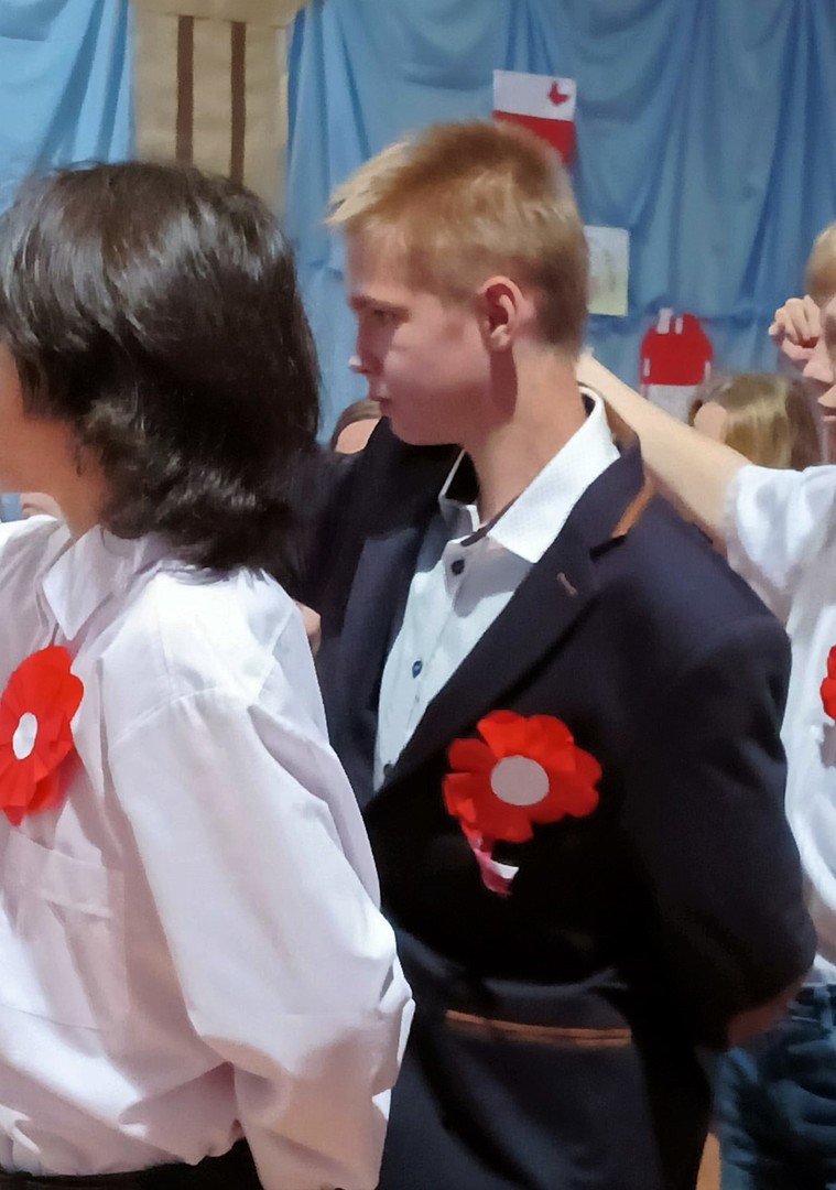 Szymon tańczy Poloneza