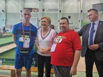 Słoneczni 16