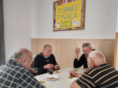 Mieszkańcy DPS-u podczas Turnieju Tysiąca.