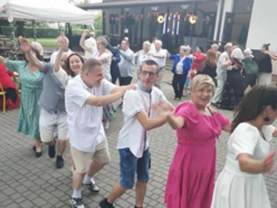 Wspaniała zabawapodczas biesiady integracyjnej.