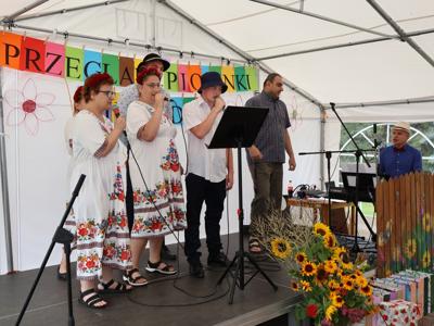 Zdjecia pamiątkowe z ,,Przegląd Piosenki Biesiadnej''.