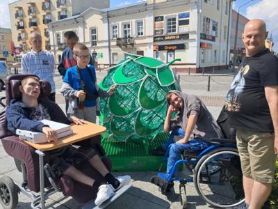 Nasi mieszkańcy podczas wyjścia na pizze i lody.