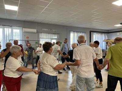Nasi mieszkańcy na wspólnej zabawie w KGW Oleśniki.