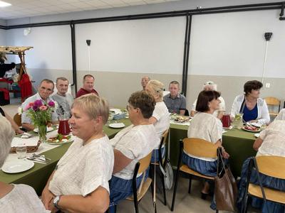 Nasi mieszkańcy na wspólnej zabawie w KGW Oleśniki.