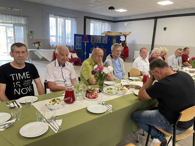 Nasi mieszkańcy na wspólnej zabawie w KGW Oleśniki.