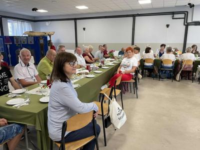 Nasi mieszkańcy na wspólnej zabawie w KGW Oleśniki.