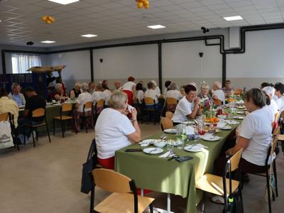 Nasi mieszkańcy na wspólnej zabawie w KGW Oleśniki.