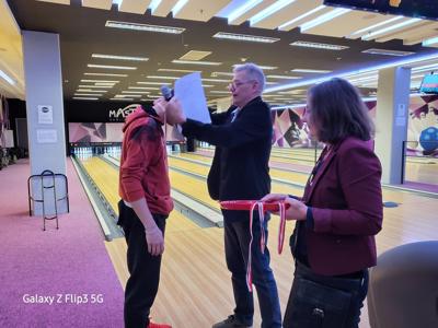 Nasi mieszkańcy podczas  X Regionalnego Turnieju Bowlingu Olimpiad Specjalnych.