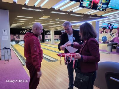 Nasi mieszkańcy podczas  X Regionalnego Turnieju Bowlingu Olimpiad Specjalnych.