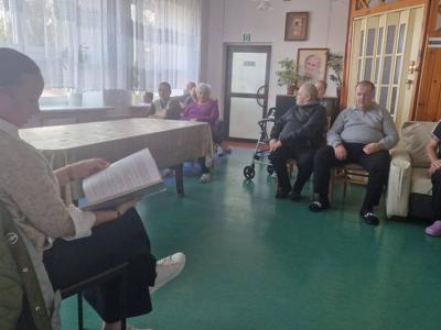 Dziś w Domu Pomocy Społecznej w Ostrowie Krupskim odbyło się wyjątkowe spotkanie z baśnią.