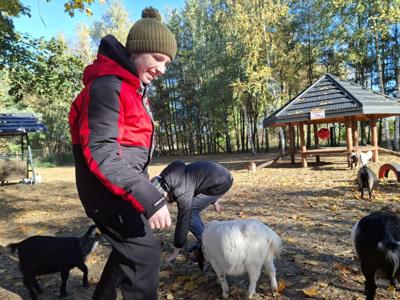 Nasi mieszkańcy podczas wycieczki do Ogrodu Zoologicznego w Borysewie.