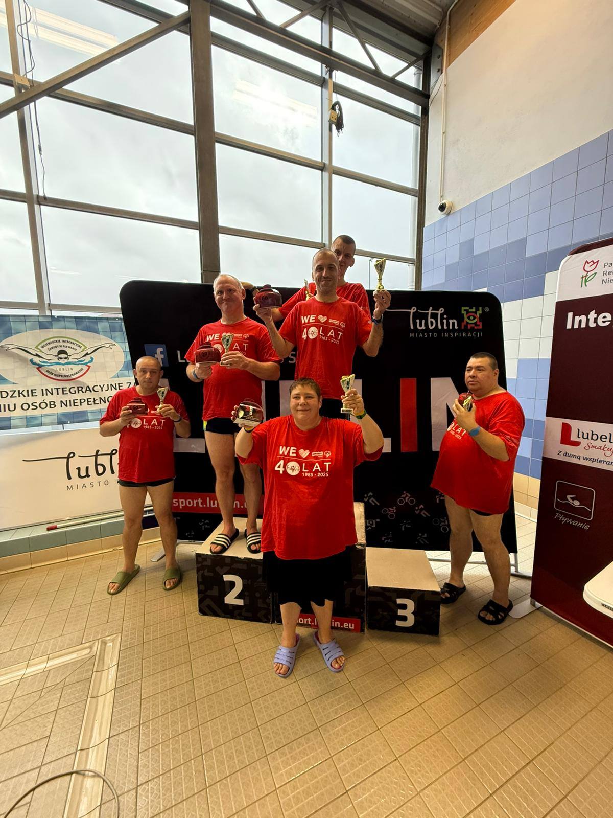 Nasi mieszkańcy podczas Wojewódzkich Integracyjnych Zawodów w Pływaniu Osób Niepełnosprawnych Lublin 28.10.2025.