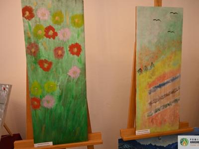 Pełne wzruszeń spotkanie ze sztuką i ludzką wrażliwością odbyło się w 𝐏𝐨𝐰𝐢𝐚𝐭𝐨𝐰𝐞𝐣 𝐁𝐢𝐛𝐥𝐢𝐨𝐭𝐞𝐜𝐞 𝐏𝐮𝐛𝐥𝐢𝐜𝐳𝐧𝐞𝐣 𝐰 𝐊𝐫𝐚𝐬𝐧𝐲𝐦𝐬𝐭𝐚𝐰𝐢𝐞