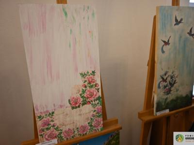 Pełne wzruszeń spotkanie ze sztuką i ludzką wrażliwością odbyło się w 𝐏𝐨𝐰𝐢𝐚𝐭𝐨𝐰𝐞𝐣 𝐁𝐢𝐛𝐥𝐢𝐨𝐭𝐞𝐜𝐞 𝐏𝐮𝐛𝐥𝐢𝐜𝐳𝐧𝐞𝐣 𝐰 𝐊𝐫𝐚𝐬𝐧𝐲𝐦𝐬𝐭𝐚𝐰𝐢𝐞