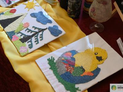 Pełne wzruszeń spotkanie ze sztuką i ludzką wrażliwością odbyło się w 𝐏𝐨𝐰𝐢𝐚𝐭𝐨𝐰𝐞𝐣 𝐁𝐢𝐛𝐥𝐢𝐨𝐭𝐞𝐜𝐞 𝐏𝐮𝐛𝐥𝐢𝐜𝐳𝐧𝐞𝐣 𝐰 𝐊𝐫𝐚𝐬𝐧𝐲𝐦𝐬𝐭𝐚𝐰𝐢𝐞