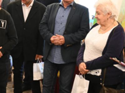 Pełne wzruszeń spotkanie ze sztuką i ludzką wrażliwością odbyło się w 𝐏𝐨𝐰𝐢𝐚𝐭𝐨𝐰𝐞𝐣 𝐁𝐢𝐛𝐥𝐢𝐨𝐭𝐞𝐜𝐞 𝐏𝐮𝐛𝐥𝐢𝐜𝐳𝐧𝐞𝐣 𝐰 𝐊𝐫𝐚𝐬𝐧𝐲𝐦𝐬𝐭𝐚𝐰𝐢𝐞