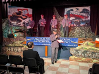 Przegląd pioseni żełnierskiej z naszymi mieszkańcami.