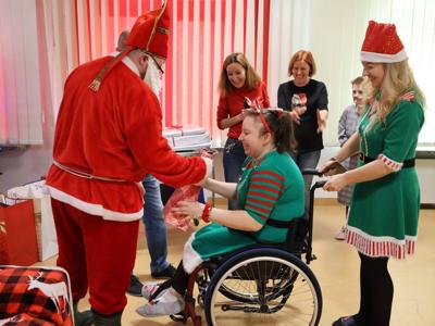 Z okazji dnia Świętego Mikołaja nasi mieszkańcy, którzy wyróżniali się w pracy na terapii zajęciowej, otrzymali nagrody wręczone przez Dyrektora