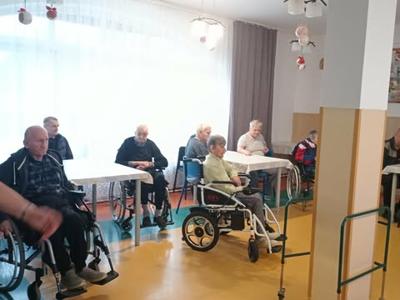 Dziś mieliśmy przyjemność gościć w naszych Domach Pomocy w Ostrowie Krupskim oraz w Stężycy Nadwieprzańskiej Piotra Szewczyka i Edwarda Plutę – radnych powiatu krasnostawskiego – oraz Wojciecha Kowalczyka, wójta gminy Krasnystaw.