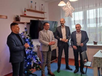 Dziś mieliśmy przyjemność gościć w naszych Domach Pomocy w Ostrowie Krupskim oraz w Stężycy Nadwieprzańskiej Piotra Szewczyka i Edwarda Plutę – radnych powiatu krasnostawskiego – oraz Wojciecha Kowalczyka, wójta gminy Krasnystaw.