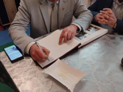 Dziś mieliśmy przyjemność gościć w naszych Domach Pomocy w Ostrowie Krupskim oraz w Stężycy Nadwieprzańskiej Piotra Szewczyka i Edwarda Plutę – radnych powiatu krasnostawskiego – oraz Wojciecha Kowalczyka, wójta gminy Krasnystaw.