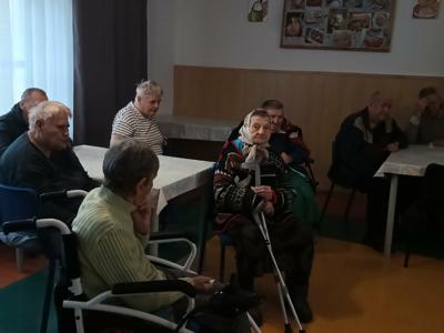 Dziś mieliśmy przyjemność gościć w naszych Domach Pomocy w Ostrowie Krupskim oraz w Stężycy Nadwieprzańskiej Piotra Szewczyka i Edwarda Plutę – radnych powiatu krasnostawskiego – oraz Wojciecha Kowalczyka, wójta gminy Krasnystaw.