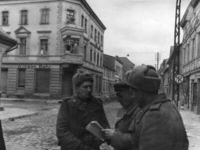 Fot. 2. Ul. Wojska Polskiego tuż po zajęciu przez Armię Czerwoną.