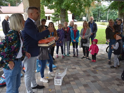 zwycięzcy konkurencji odbierają nagrody