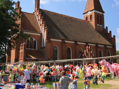 Orzechowo - kościół w czasie kiermasu	Autor zdjęcia: Agnieszka Żyznowska