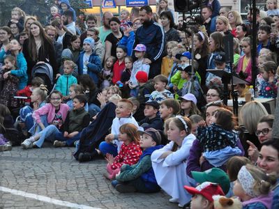 TARABUMBA - spektakl plenerowy w wykonaniu TEATRU KLINIKA LALEK, na Placu Ratuszowym w Sulechowie