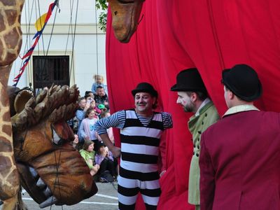 TARABUMBA - spektakl plenerowy w wykonaniu TEATRU KLINIKA LALEK, na Placu Ratuszowym w Sulechowie