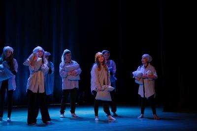 Fragment występu teatralnego w ramach LKA Finał Wojewódzki TEATR 2024 - scena walki królewny z bezsennością.