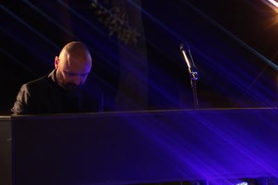 Koncert plenerowy Wojciecha Janiaka.