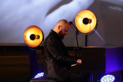 Koncert plenerowy Wojciecha Janiaka.