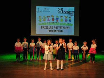 Przegląd Artystyczny Przedszkoli w ramach Dni Sulechowa 2022, występy na scenie.
